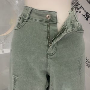 NWT🌺Beautiful Distressed Wide Legs Denim Cropped Fashion Jeans